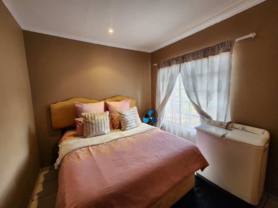 3 Bedroom Property for Sale in Azalea Park North West